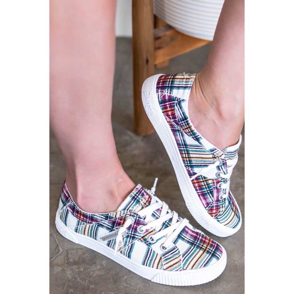 NIB Blowfish Malibu Women’s Fruit Sneaker- Ivy League Plaid